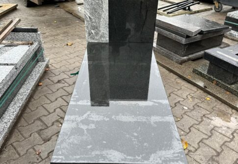 Nagrobek 7