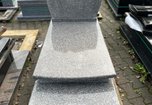 Nagrobek 6
